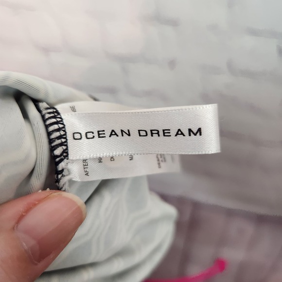 NWT Ocean Dream Geometric Print Halter Swim Top Women's 8 - Picture 7 of 9